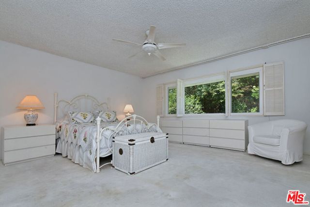 11944 Briarvale Lane, Studio City, CA 91604