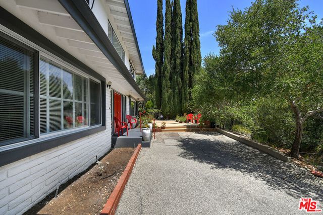 11944 Briarvale Lane, Studio City, CA 91604