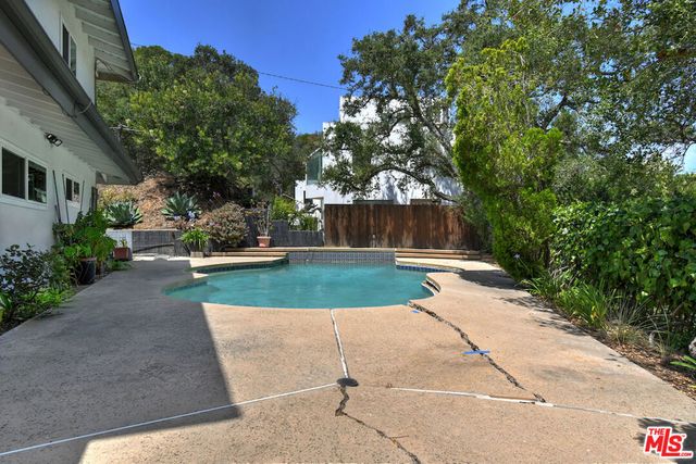11944 Briarvale Lane, Studio City, CA 91604