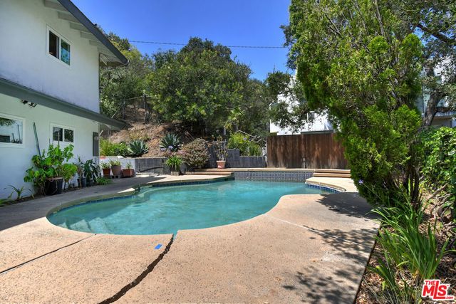 11944 Briarvale Lane, Studio City, CA 91604