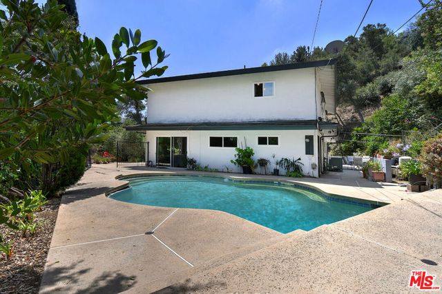 11944 Briarvale Lane, Studio City, CA 91604