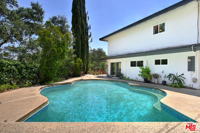 11944 Briarvale Lane, Studio City, CA 91604