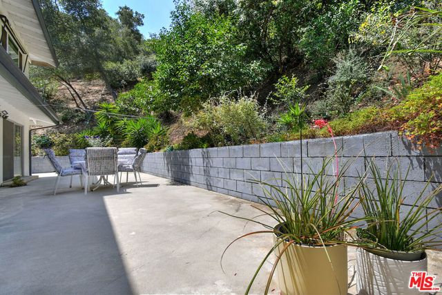 11944 Briarvale Lane, Studio City, CA 91604