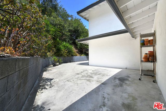 11944 Briarvale Lane, Studio City, CA 91604