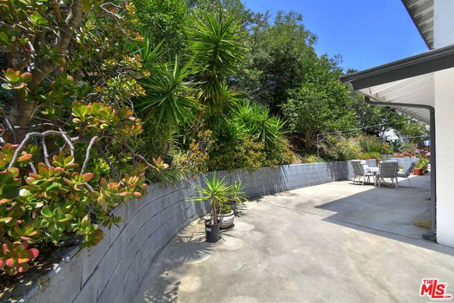 11944 Briarvale Lane, Studio City, CA 91604
