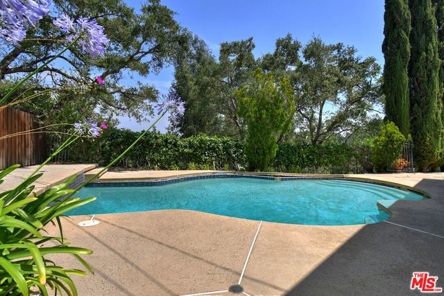 11944 Briarvale Lane, Studio City, CA 91604