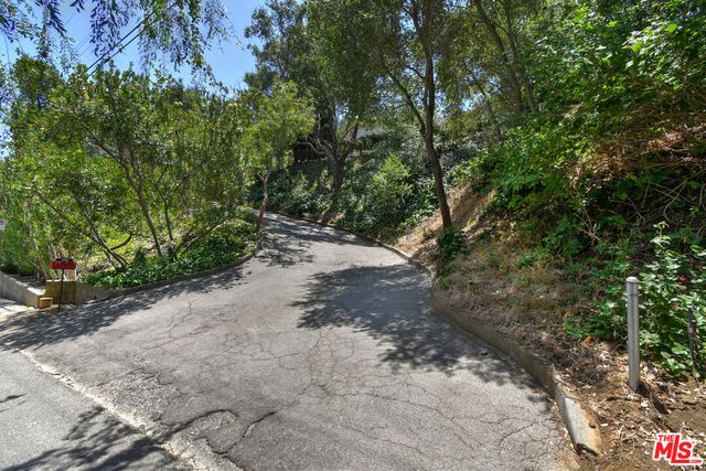 11944 Briarvale Lane, Studio City, CA 91604