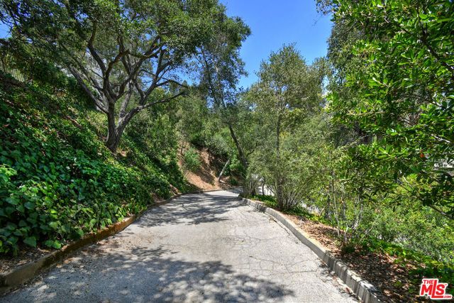 11944 Briarvale Lane, Studio City, CA 91604
