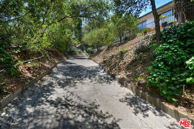 11944 Briarvale Lane, Studio City, CA 91604