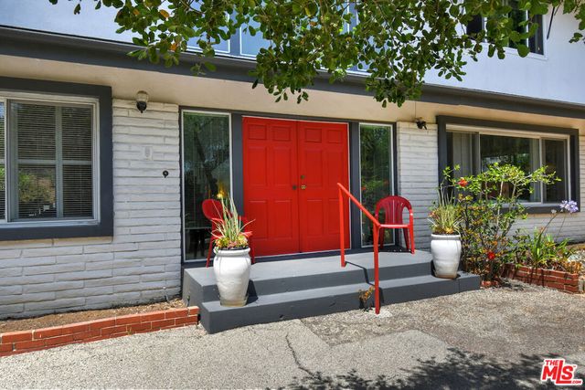 11944 Briarvale Lane, Studio City, CA 91604