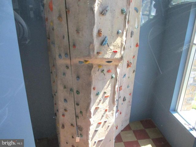 2456 EASTBOURNE DR, Woodbridge, VA 22191