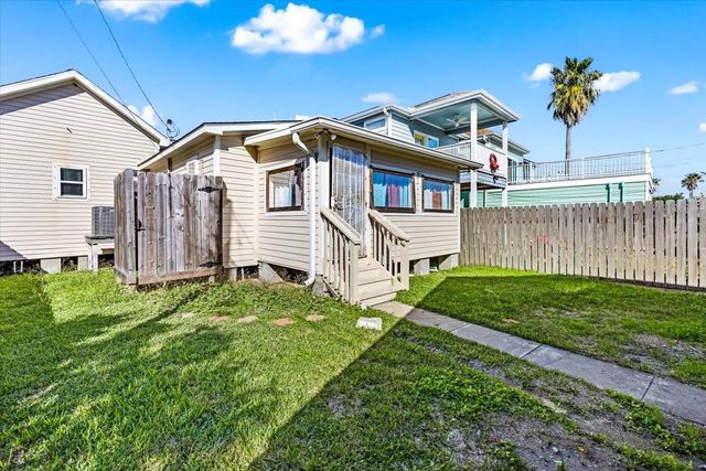 2823 Avenue Q B, Galveston, TX 77550