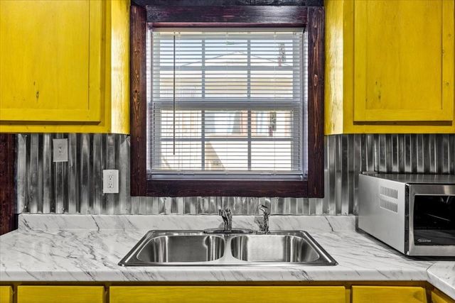 2823 Avenue Q B, Galveston, TX 77550