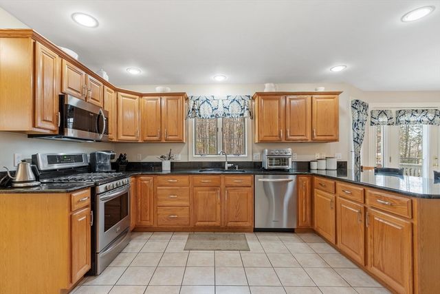 50 Arrowwood St, Methuen, MA 01844