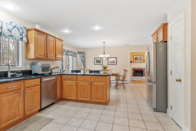 50 Arrowwood St, Methuen, MA 01844