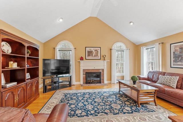 50 Arrowwood St, Methuen, MA 01844
