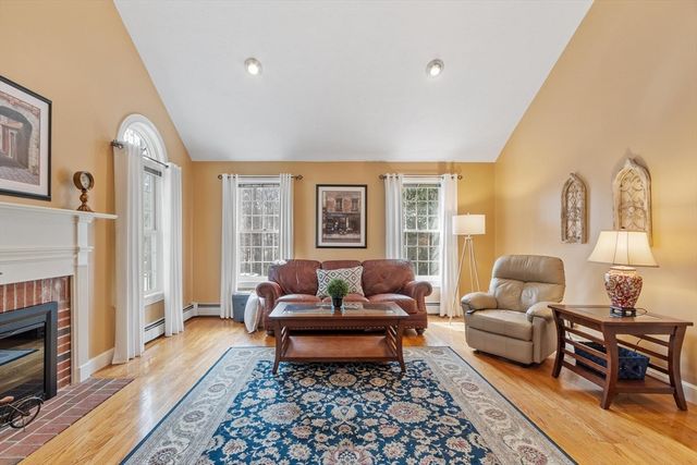 50 Arrowwood St, Methuen, MA 01844