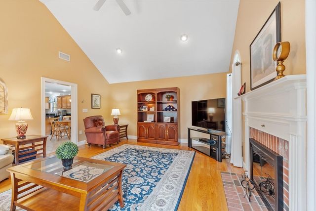 50 Arrowwood St, Methuen, MA 01844