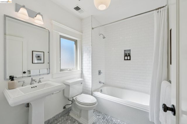 446 65Th St, Oakland, CA 94609