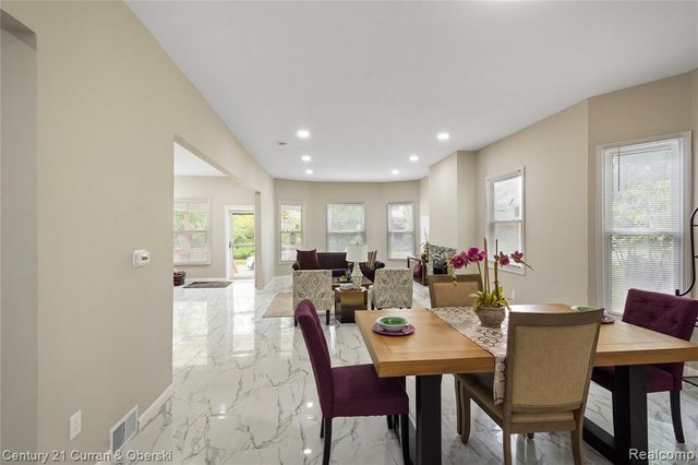 65 Melbourne Street, Detroit, MI 48202