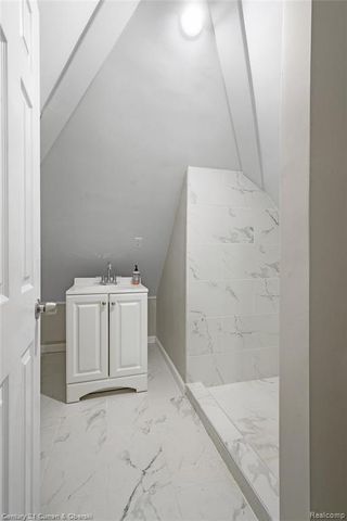 65 Melbourne Street, Detroit, MI 48202