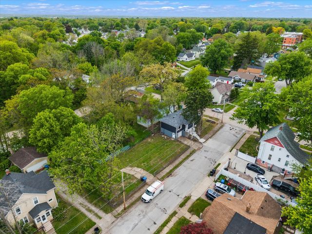 2504 18th Street, Moline, IL 61265