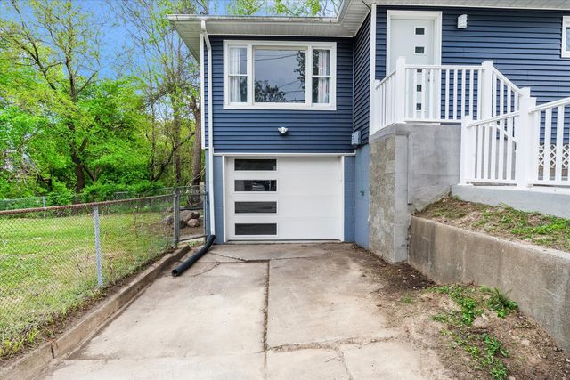 2504 18th Street, Moline, IL 61265