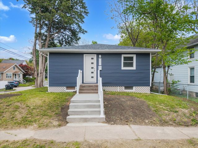 2504 18th Street, Moline, IL 61265