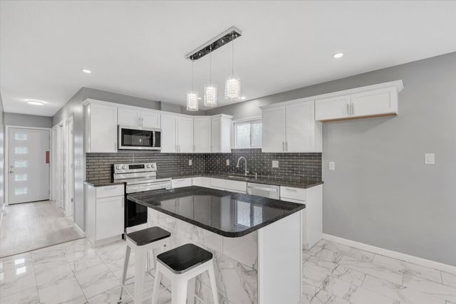 2504 18th Street, Moline, IL 61265