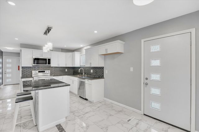 2504 18th Street, Moline, IL 61265