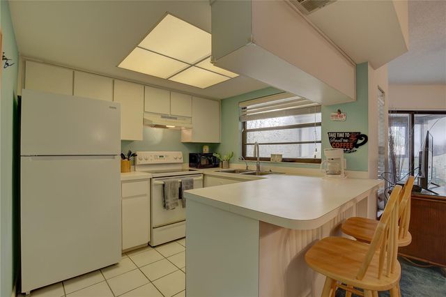 2595 CYPRUS DRIVE 4-219, Palm Harbor, FL 34684