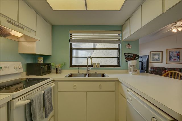 2595 CYPRUS DRIVE 4-219, Palm Harbor, FL 34684