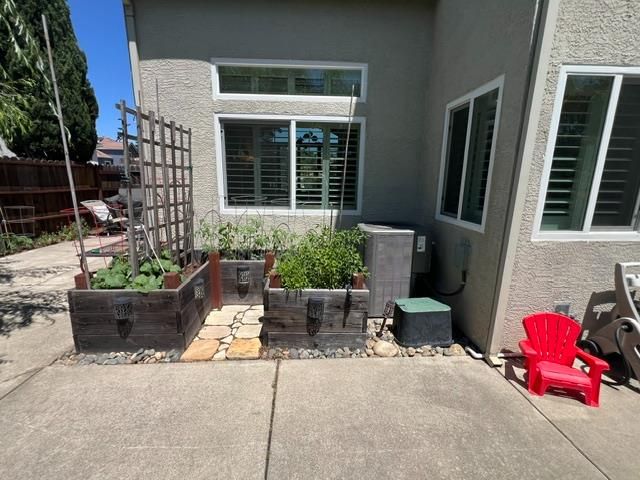 6100 Belfield Cir, Elk Grove, CA 95758