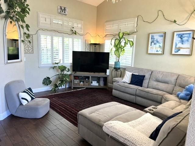 6100 Belfield Cir, Elk Grove, CA 95758