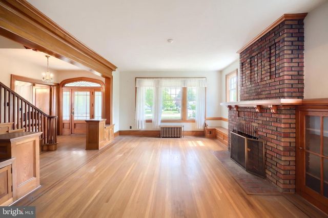 41 W MAIN ST, Fawn Grove, PA 17321