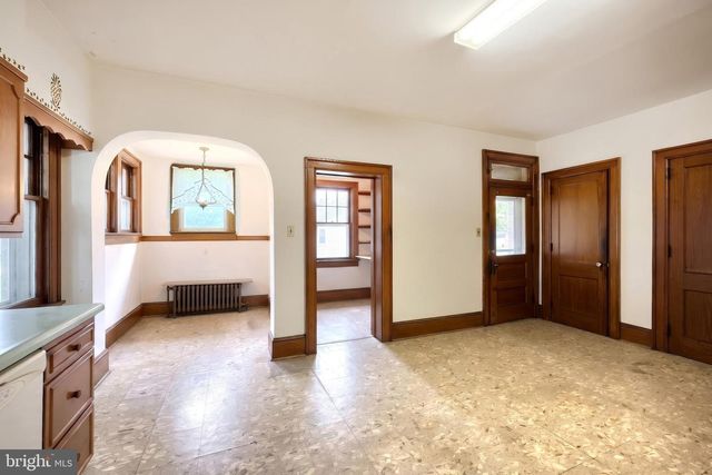 41 W MAIN ST, Fawn Grove, PA 17321