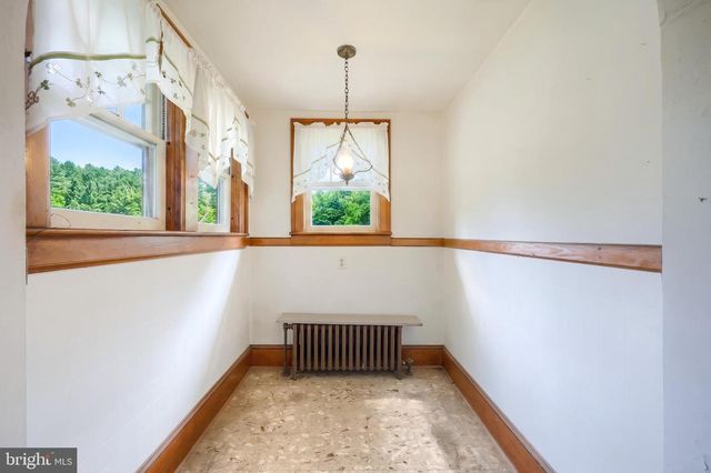 41 W MAIN ST, Fawn Grove, PA 17321