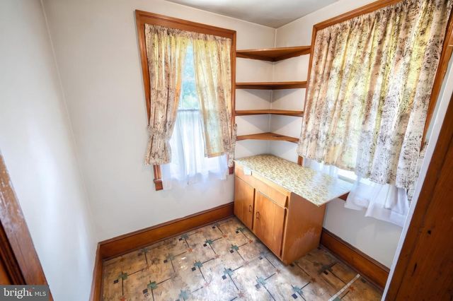 41 W MAIN ST, Fawn Grove, PA 17321