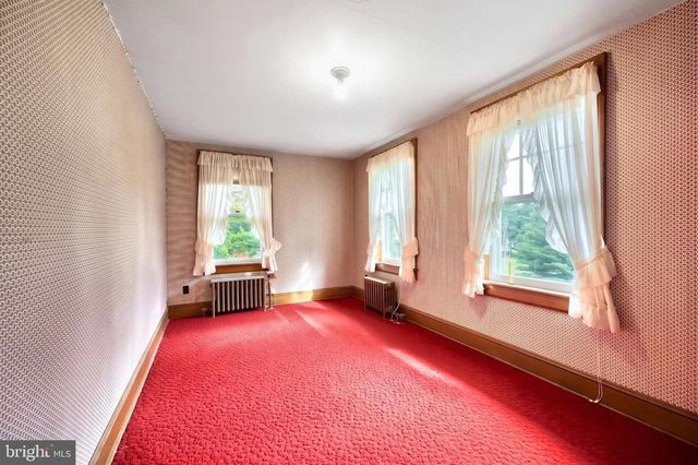 41 W MAIN ST, Fawn Grove, PA 17321