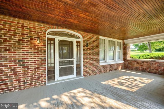 41 W MAIN ST, Fawn Grove, PA 17321
