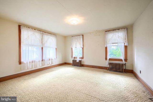 41 W MAIN ST, Fawn Grove, PA 17321