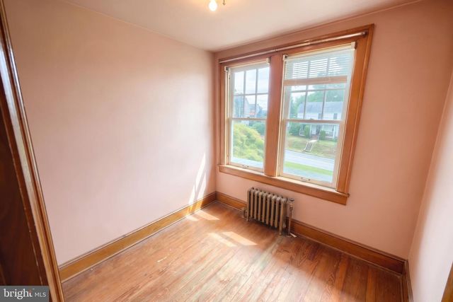 41 W MAIN ST, Fawn Grove, PA 17321