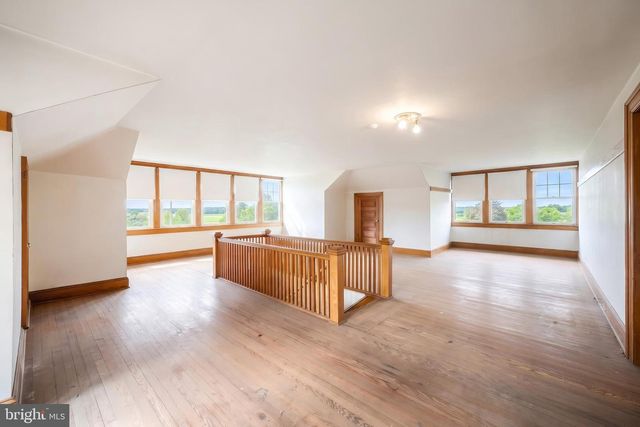 41 W MAIN ST, Fawn Grove, PA 17321