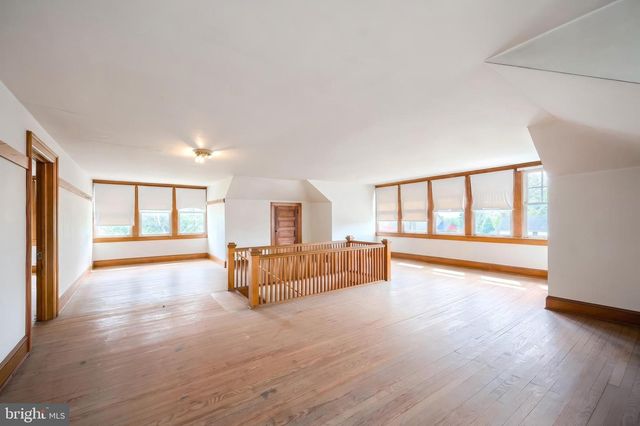 41 W MAIN ST, Fawn Grove, PA 17321