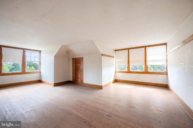 41 W MAIN ST, Fawn Grove, PA 17321