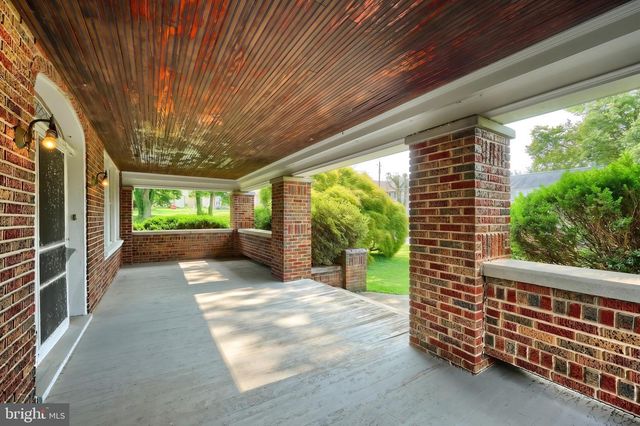 41 W MAIN ST, Fawn Grove, PA 17321