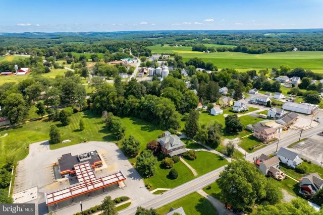 41 W MAIN ST, Fawn Grove, PA 17321
