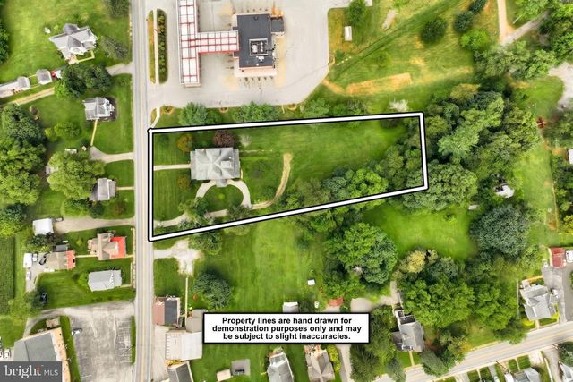 41 W MAIN ST, Fawn Grove, PA 17321