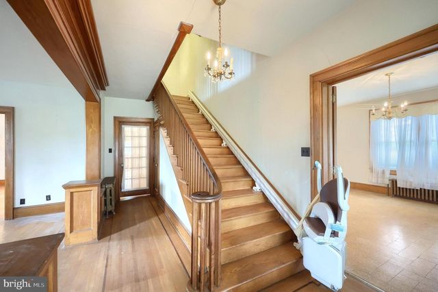 41 W MAIN ST, Fawn Grove, PA 17321
