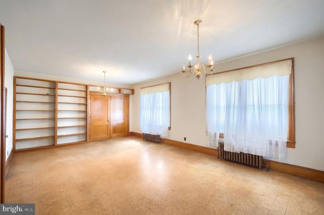 41 W MAIN ST, Fawn Grove, PA 17321